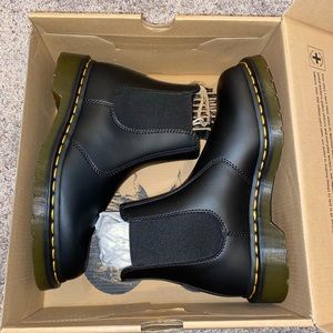 *NEW* Dr. Martens Vegan 2976 Felix Chelsea Boots- Size:US Women’s 8